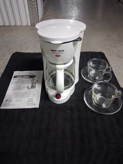 NEW NEVER BEEN USED, "BLACK AND DECKER" SMART BREW 6 CUPS COFFEE MAKER WITH TWO ANTIQUE GLASS CUPS WITH SAUCERS MADE BY "MEXICO 20" PRICED TO SELL!!!