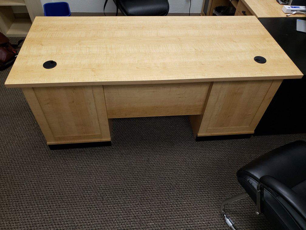 Office Furniture Desks/ File/Hutch