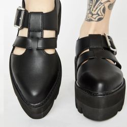 T.U.K Platform Oxford Buckle Cutout. Size 7.5