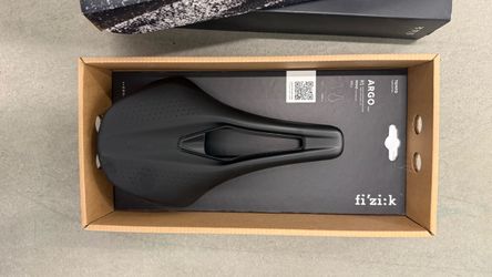 Fizik Tempo Argo R1 Saddle Black 150mm Carbon Rail NEW
