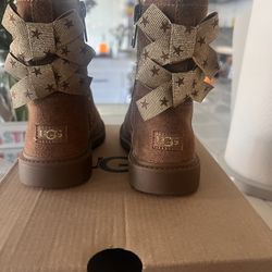 Toodler UGGS size 7