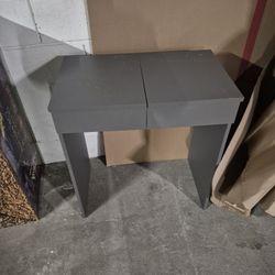 Make Up Table 
