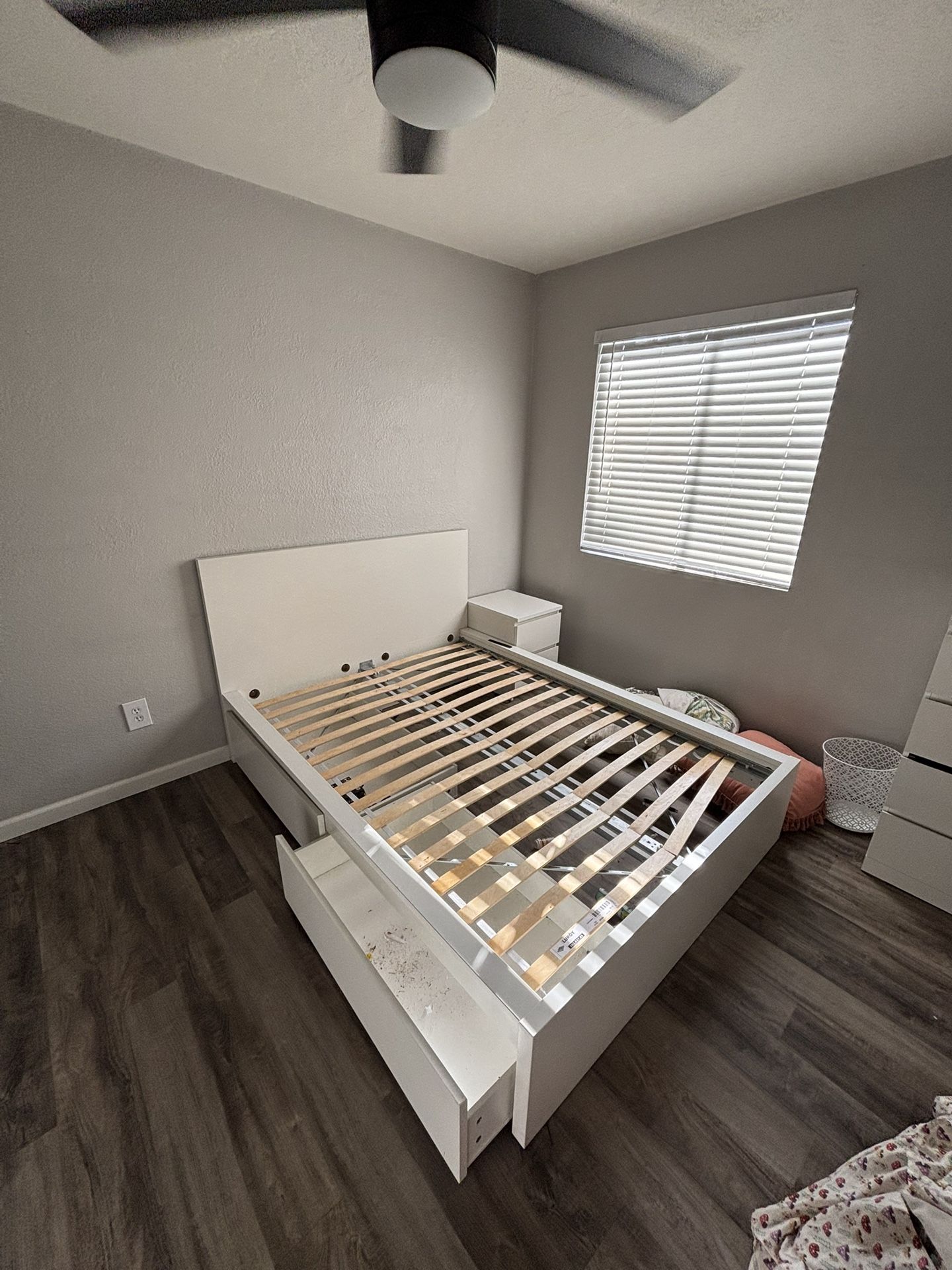 Full bed frame