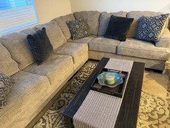 Sofa 96” In Excellent New Conditions