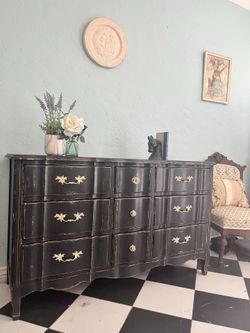 Shabby chic black dresser