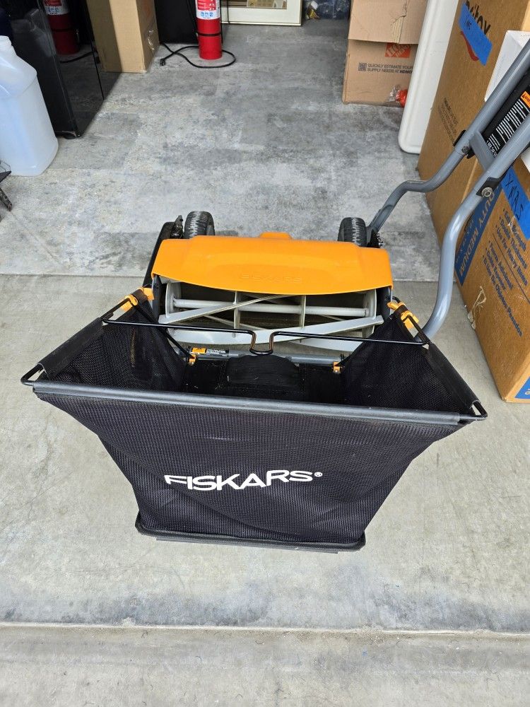 Fiskars Reel Mower + Bagger + Sharpening Kit