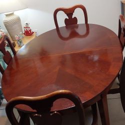 Maple Dining Room Table And 4 Chairs