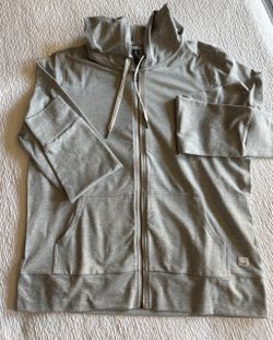 Vuori Women’s Halo Performance Hoodie.   Size M