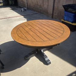 Dining table with 4 Chairs with covers