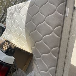 Queen Mattress And Box spring