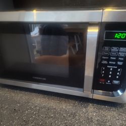 Used Farberware 900 Watt Microwave 
