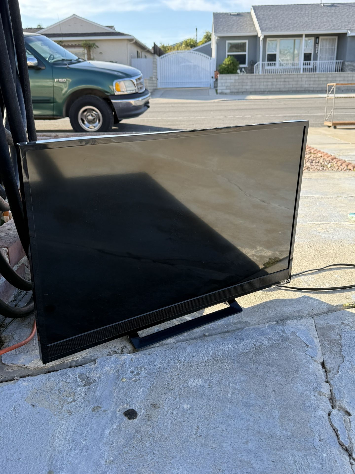 TV (30 Inch)