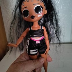 LOL- SURPRIZE DOLL( NAME IS SLAY)  PICK ⛏️ UP ONLY