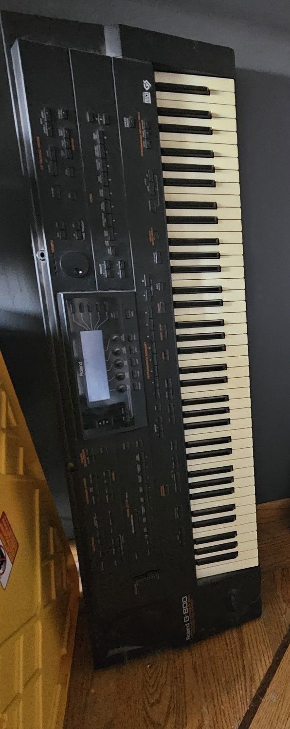 Roland G-800 Piano Synthesizer
