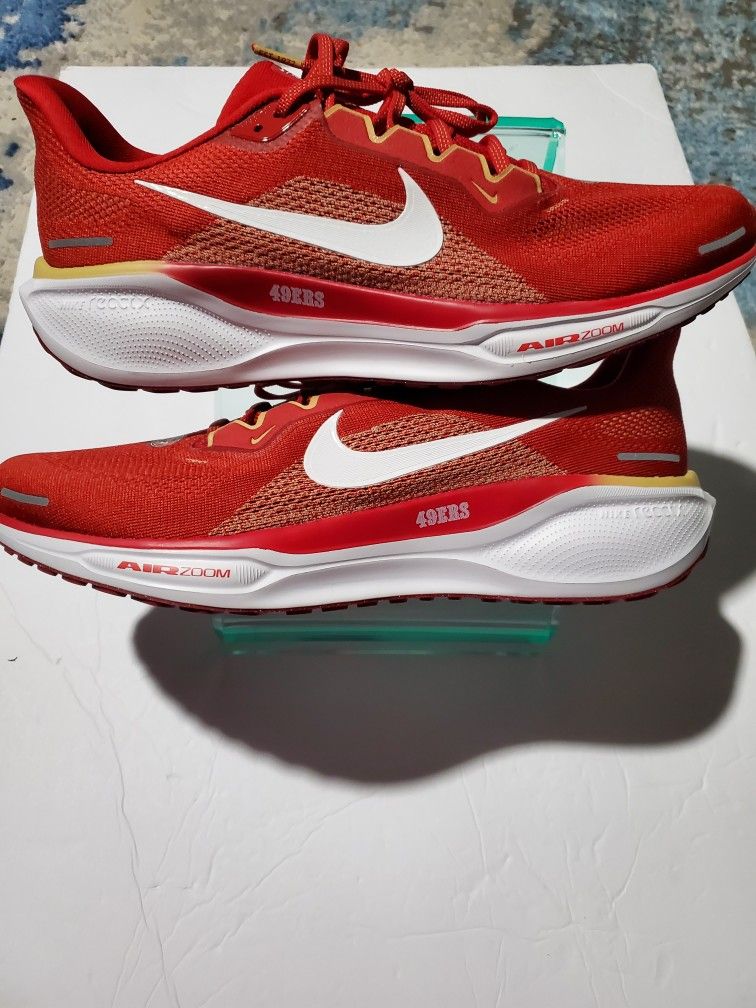 Men's Sz 11 Nike Sanfransico 49'ers Tennis Shoes New.