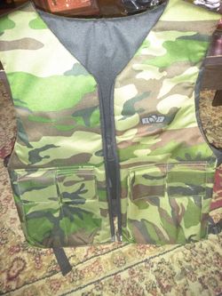 Hunting reversible instalated hunting vest new