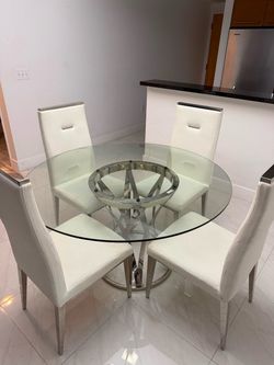 Modern Glass Dining Table with 4 White Chairs – Elegant Set