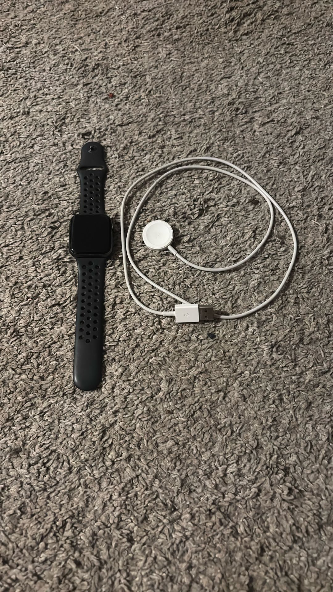 Apple Watch Series 5 + Charger