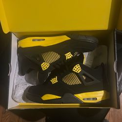 Jordan 4 Thunder 