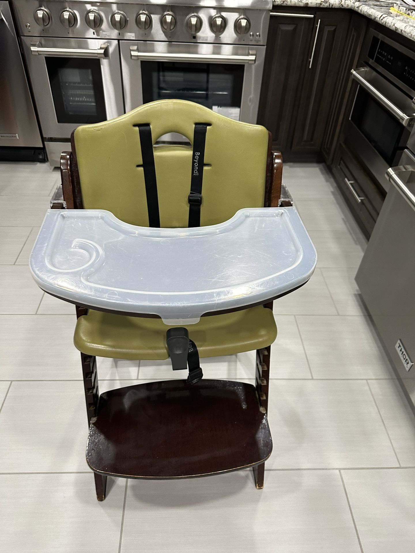 Abiie Beyond Junior Y High Chair