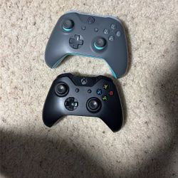 2 Xbox Controllers 