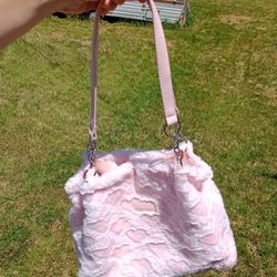 🩷 Fuzzy Pink Heart Purse - Still Available 