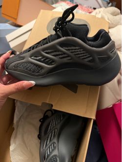 Yeezy 700 v3