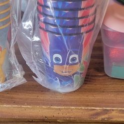 Vasos Para Fiestas de Plástico  12 Onz Y Más Grandes  $ 1 Y  50 Cen