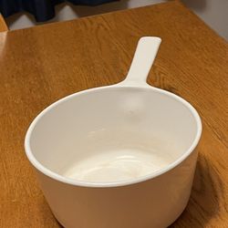 1.5 Liters corning ware with handle and lid