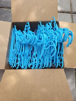 Kid hangers