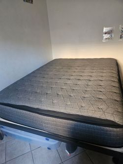 Queen mattress with metal frame