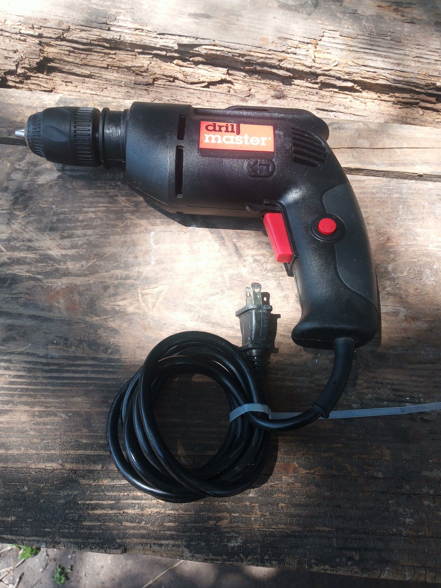 Drill 3/8 electric good condition.