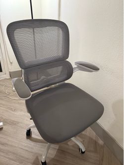 Ergonomic Mesh Office Chair – Like New