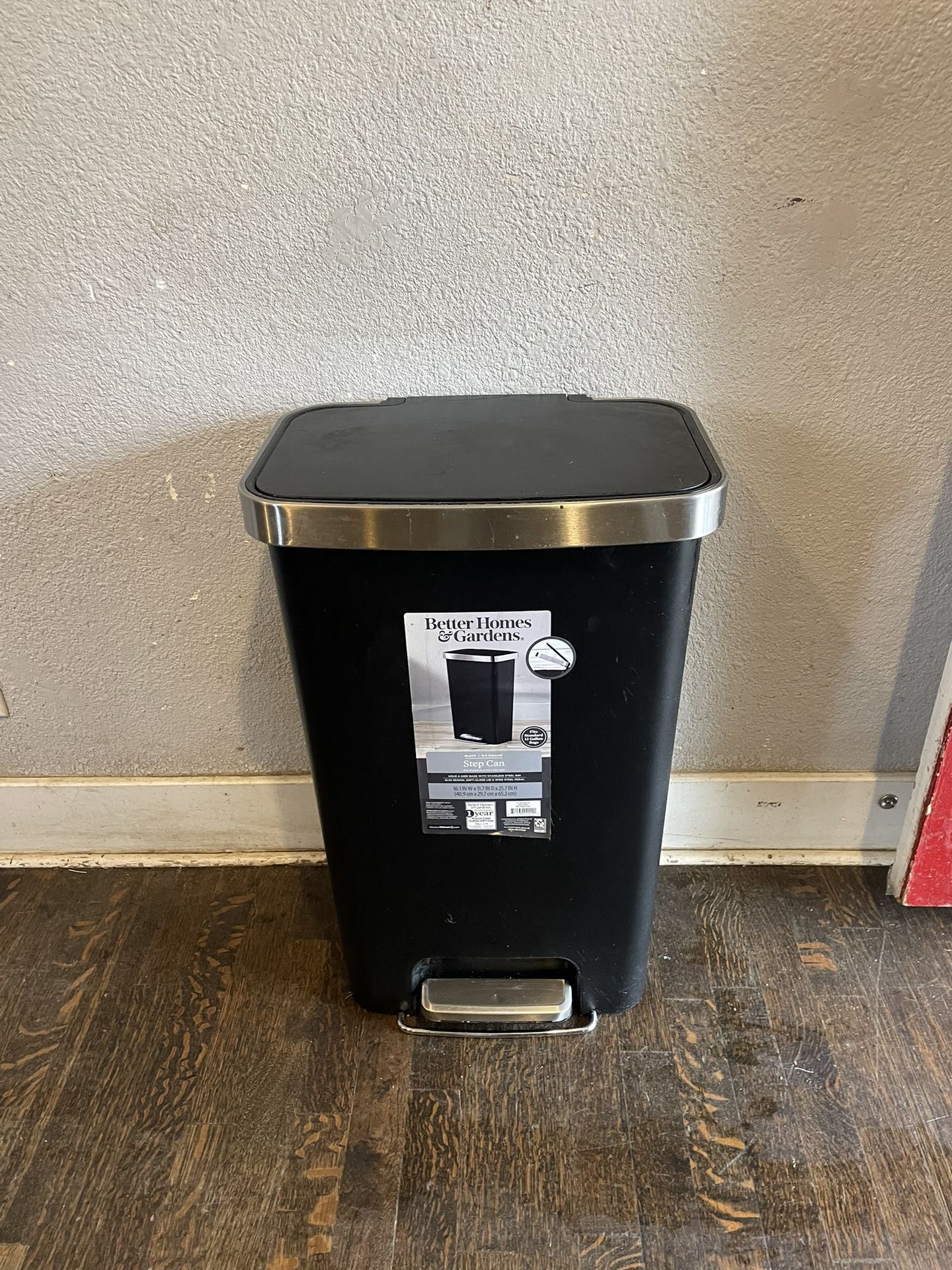 Kitchen Trash Can, 11.9 Gallon, Plastic Step on Garbage Bin