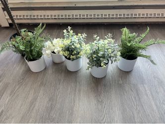 Set of decorative artificial plants