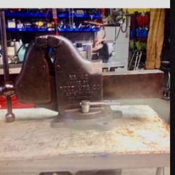 Reed 4C Vise / 6 Inch Jaws Pipe Jaws / Swivel Base / Opens 10 Inches / 185 Pounds 