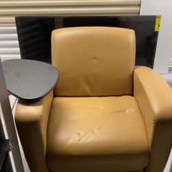 Sitting Sofa And Lamp