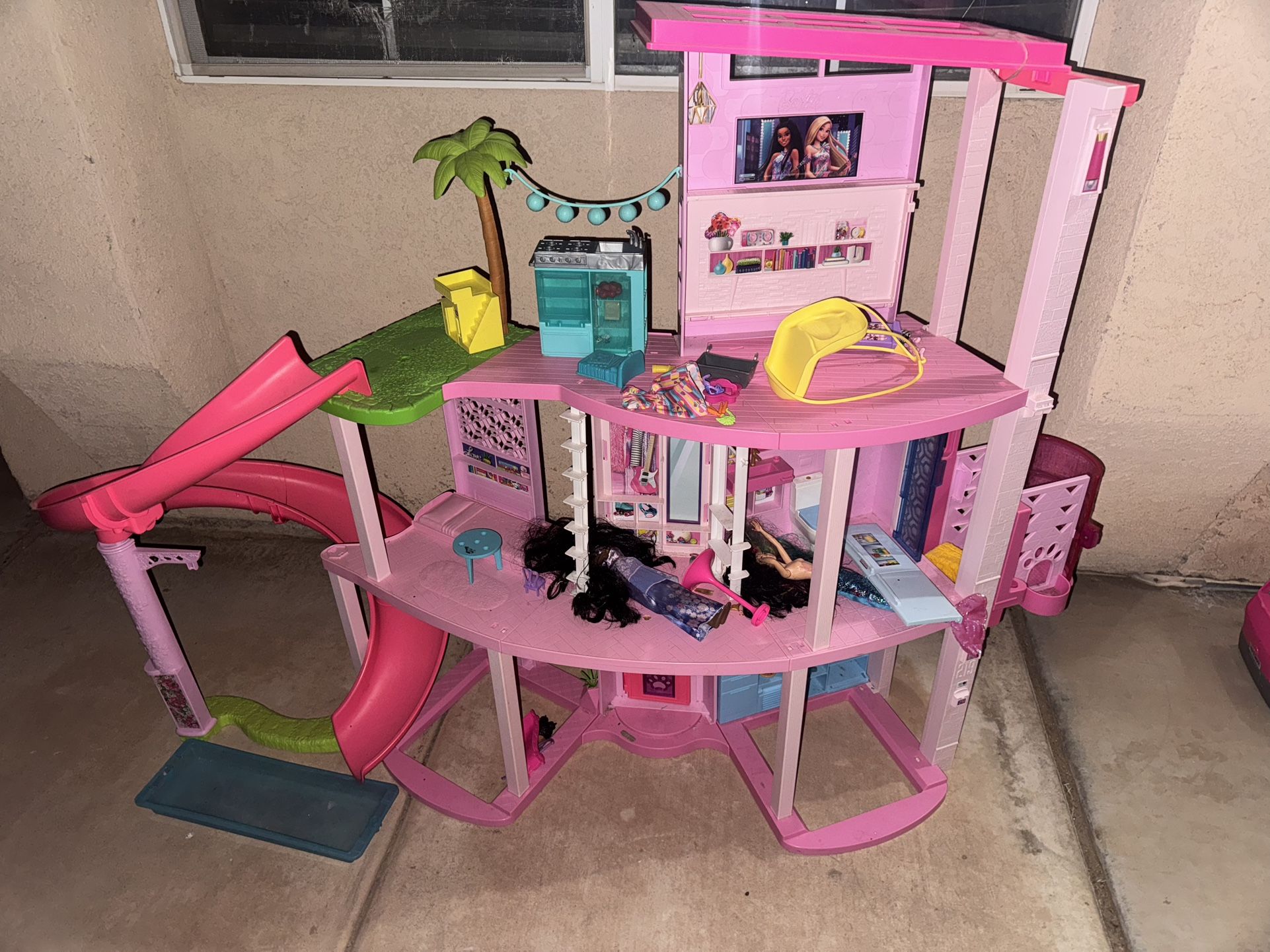 Barbie Dream House And Barbie Camper