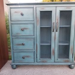 SMALL SIDEBOARD/ DRESSER 