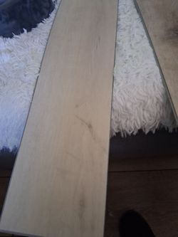 Vinil ensamblado  nuevo  $20  por caja trae 28.88 sf por caja