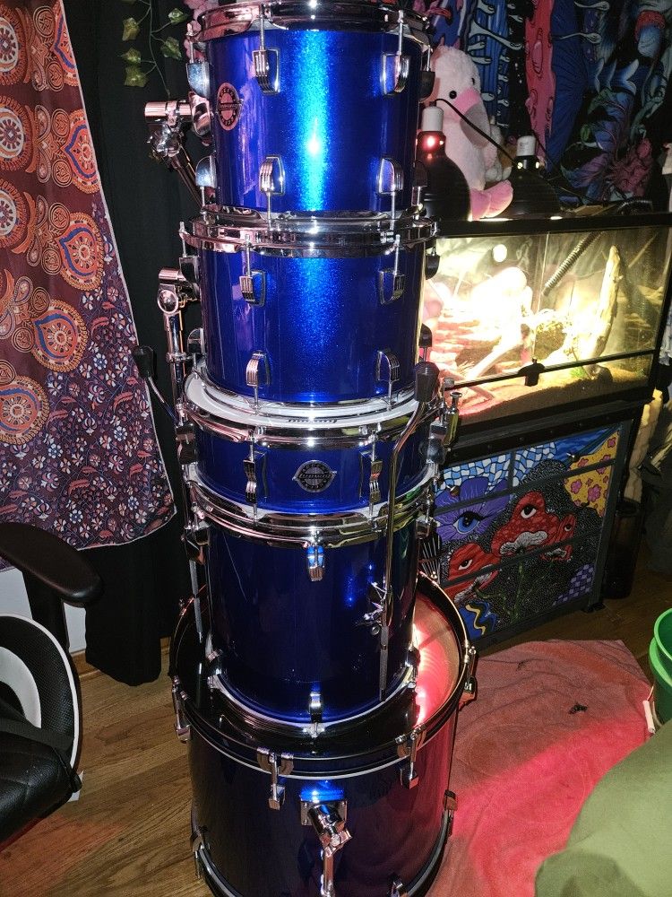 Ludwig Acoustic Drum Set - 5 Piece