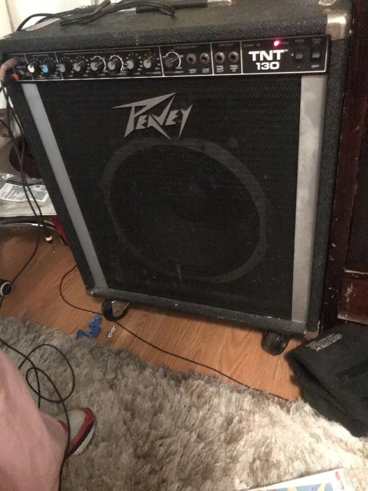 The Peavey TKO 75 is a 75-watt solid state 1x15" bass combo