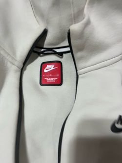 Nike tech cream white color a little stains size M