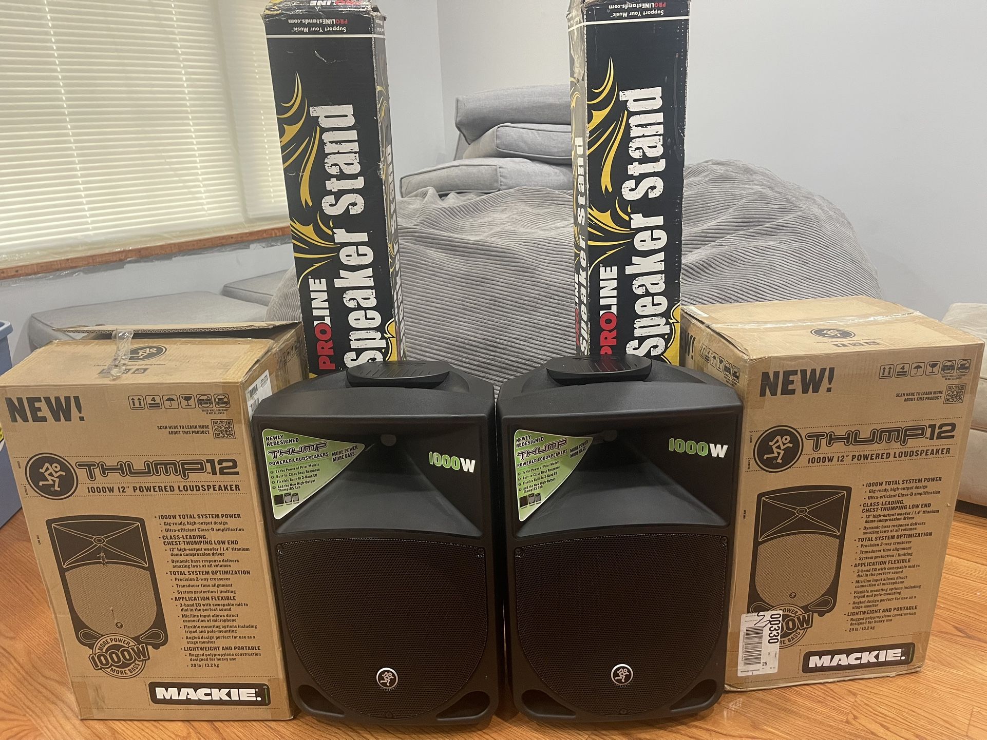 Jackie Thump With Speaker Stand