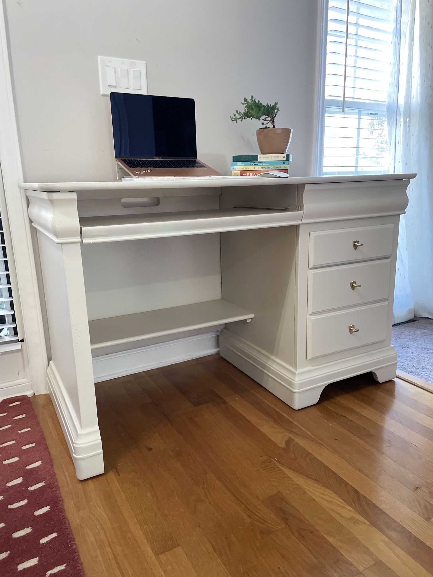 Desk And Hutch