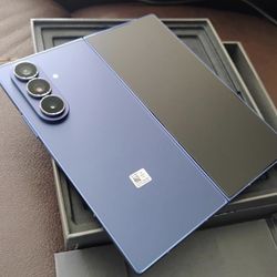 Brand New Samsung Galazy Z 7 Fold