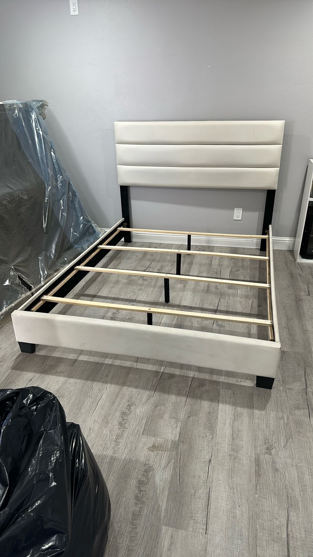 Queen Bed Frame. Great Condition 