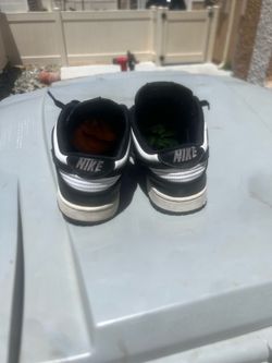 Nike dunks size 9 black and white