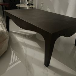 Living Room Table Very Hight Quality (2000$ Retail)