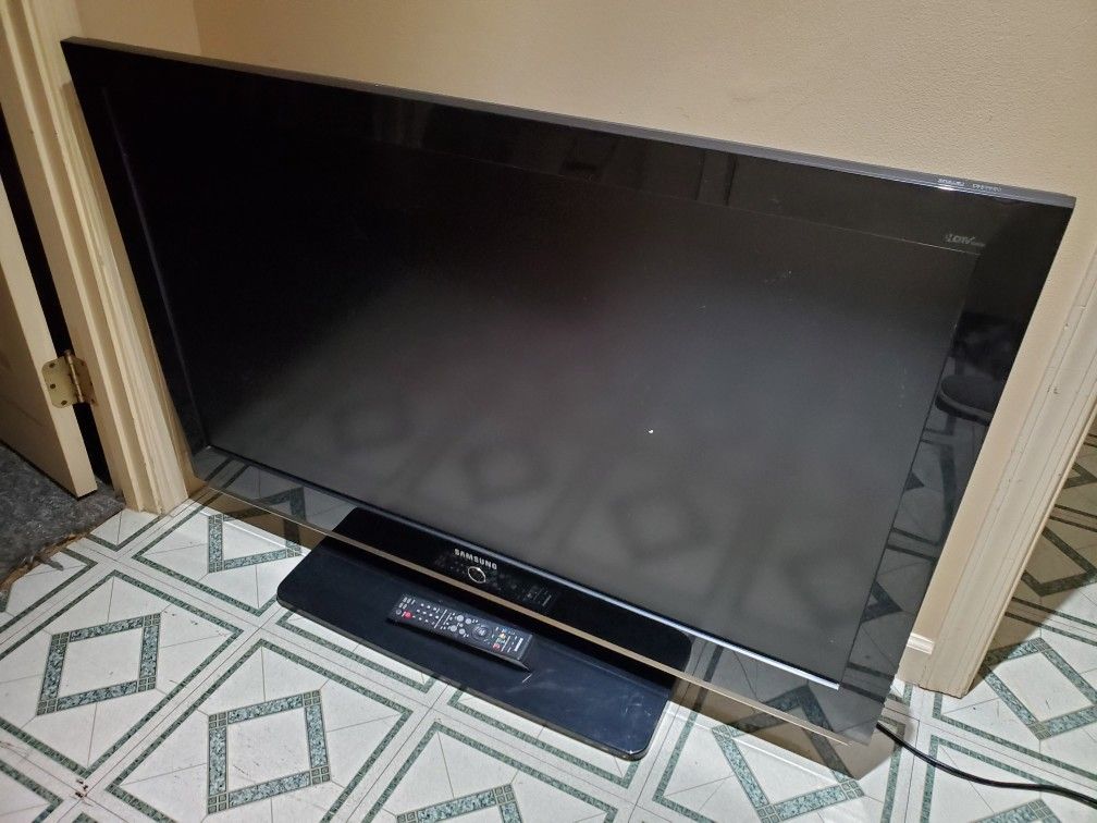 46 Inch Samsung Flat-screen TV With Remote